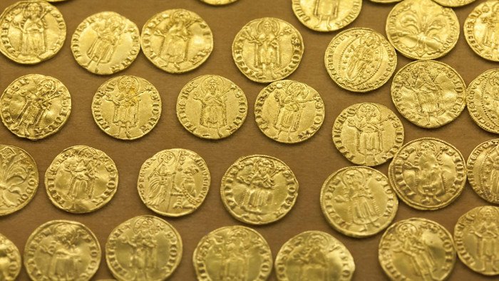 The disappointing randomness of currency hegemony