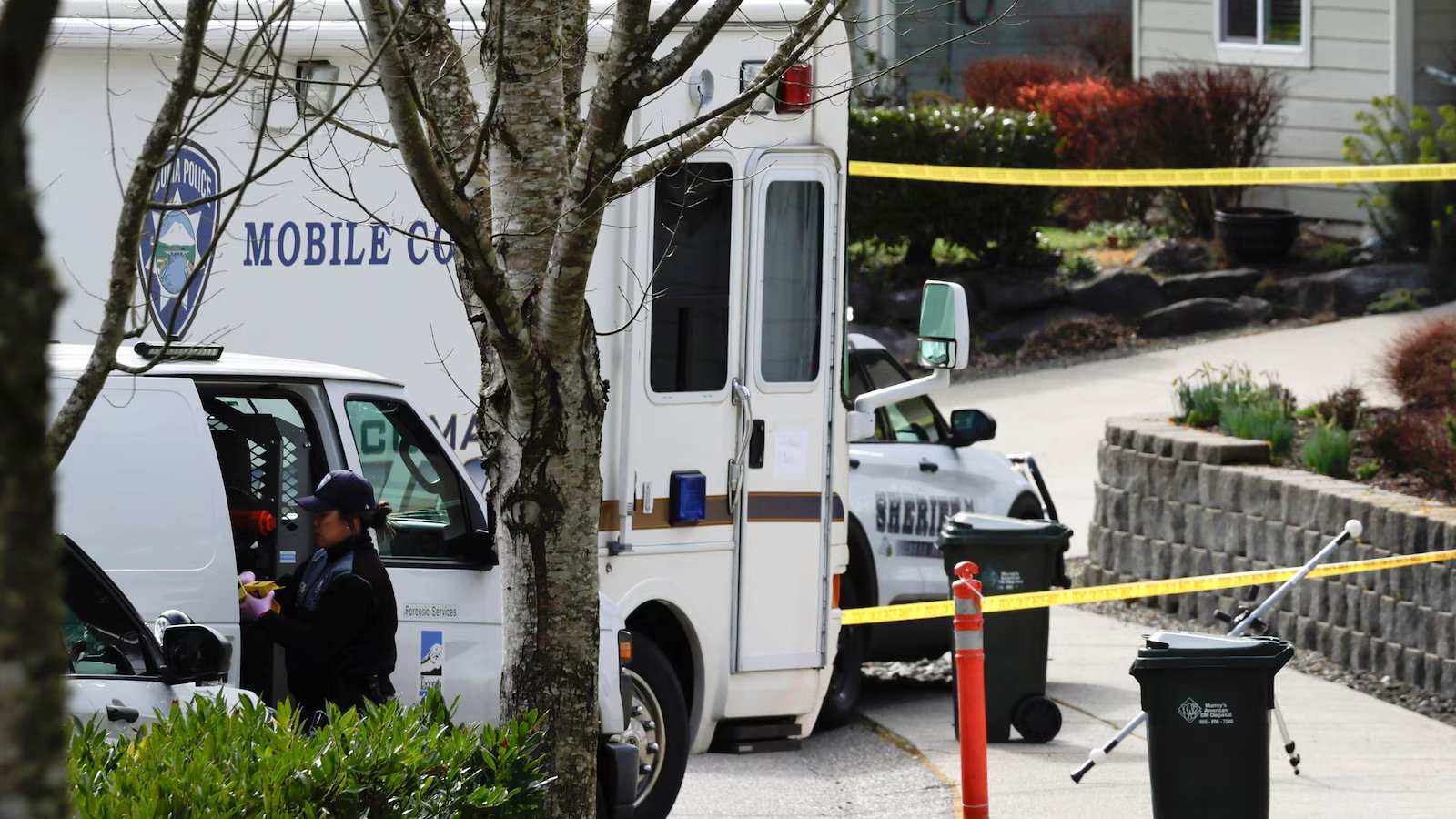 4 killed in stabbing outside residence in Washington state, suspect also dead: Authorities