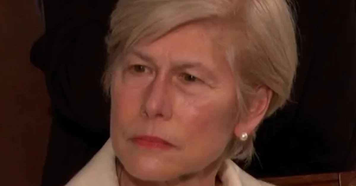 Rep. Ilhan Omar shouts at Trump during his address