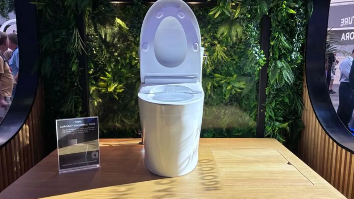 This New Toilet Won’t Do You Dirty. It Cleans the Entire Bowl and Rim With One Flush