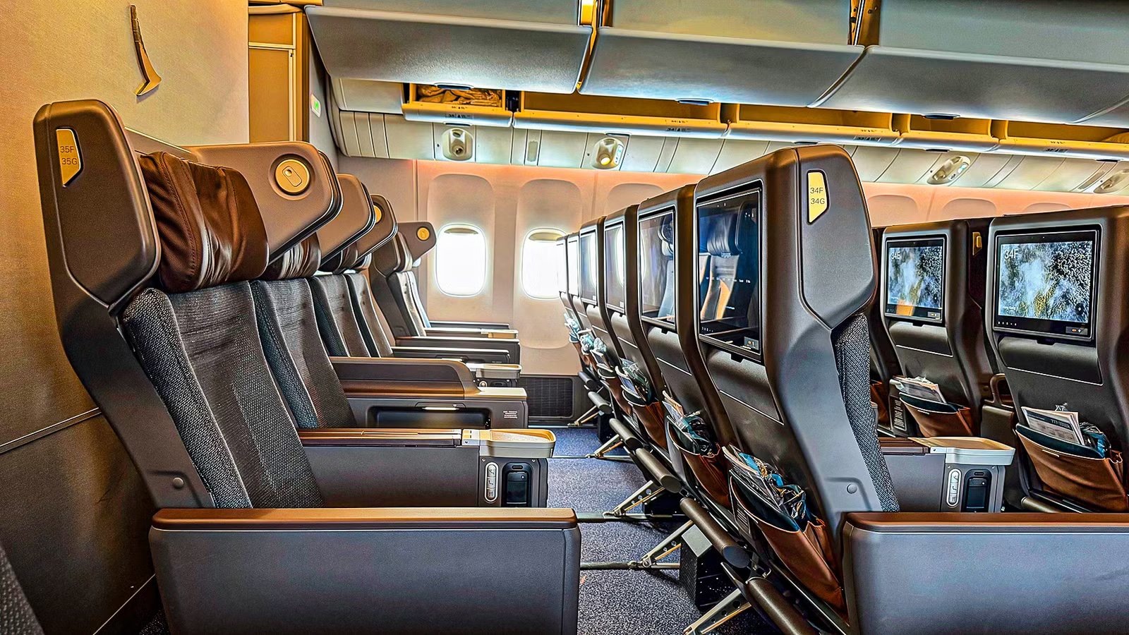 The Striking Features Of Singapore Airlines’ & Cathay Pacific’s Premium Economy Products