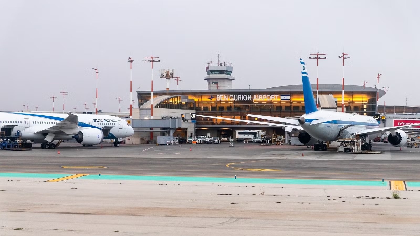 Leaked Footage Shows Tucker Carlson Posing With Airport Officers After Israel Detainment Claim