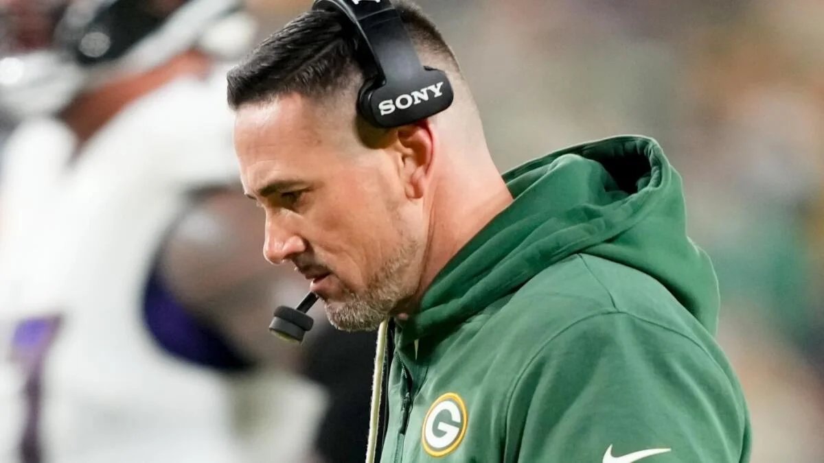 Ranking all 32 NFL coaches from 2025 based on their leaked NFLPA report card grade