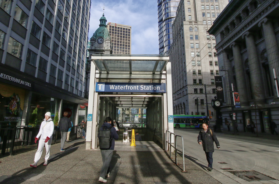 Transit rider sues TransLink for ticketing outside fare-paid zones