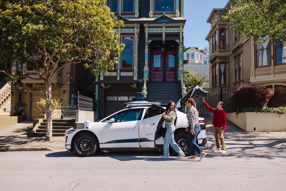 DoorDashers are getting paid to close Waymo’s self-driving car doors