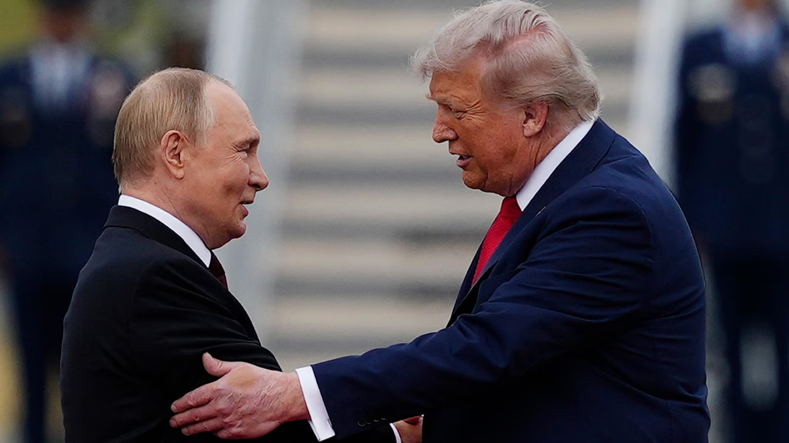 Russia thinks it can outsmart the US during Ukraine talks, intelligence chief says