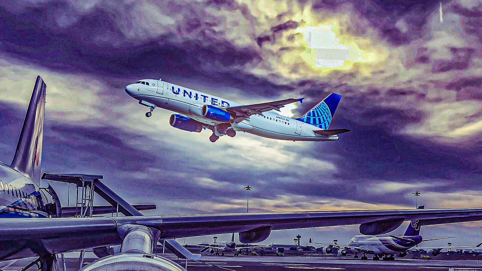 United Slashes 5% Of Flights Amid $11B Fuel Spike