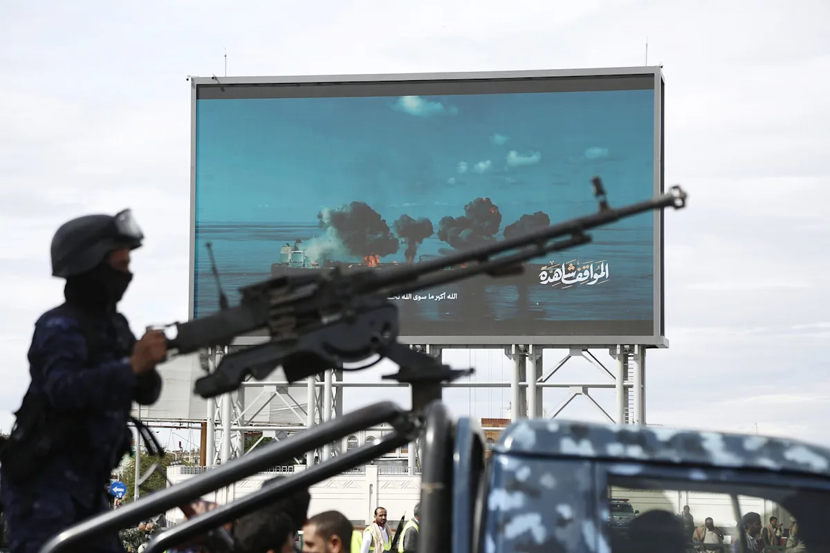 Oil Gains as Iran War Escalates With Houthi Attacks on Israel