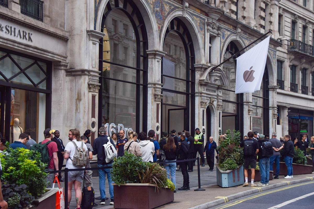 Apple introduces age verification for iCloud accounts in the UK