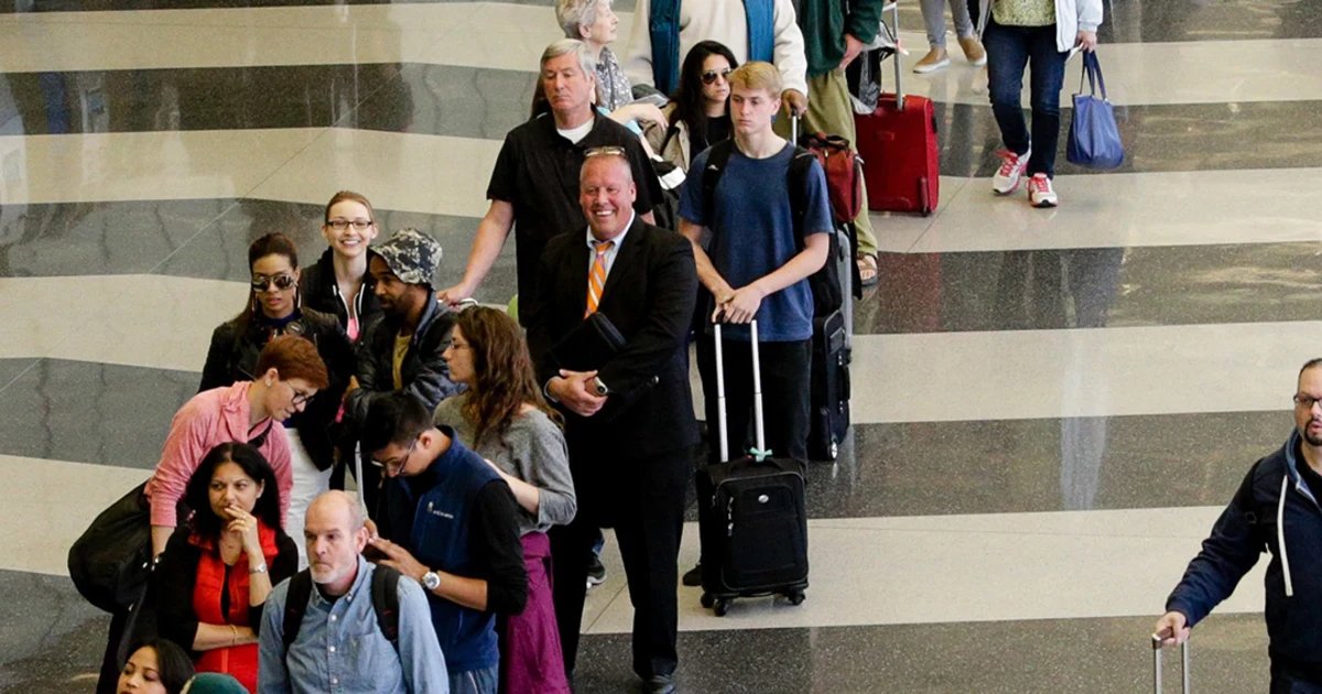 Airlines call for action as long security lines persist