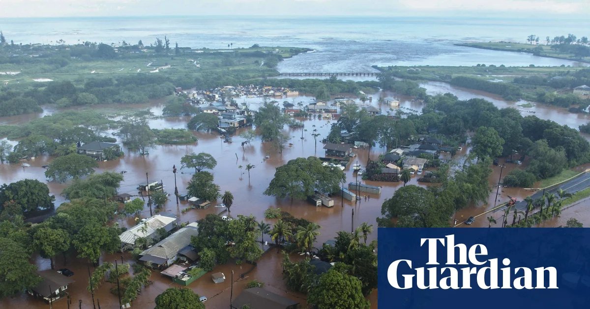 Thousands ordered to evacuate as Hawaii hit by severe flash floods | Hawaii
