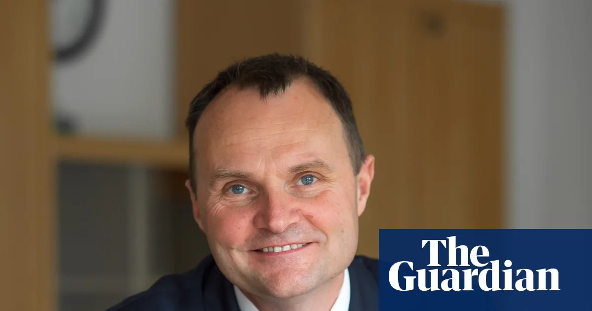 Vice-chancellor calls for review into student loans for those without A-levels | Higher education