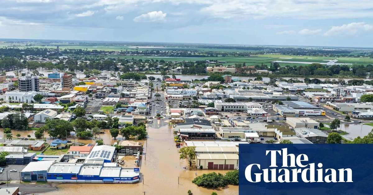 Bundaberg floods: hundreds of homes and businesses inundated after river bursts banks | Australia weather
