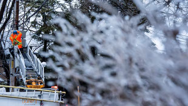 Hydro-Québec works to restore power, some schools shut for another day after storm