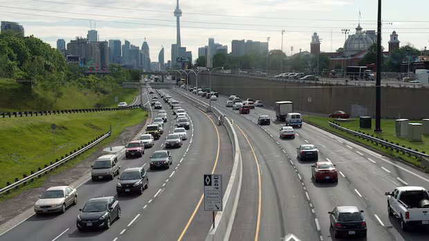 All Ontario drivers will be able to use HOV lanes in off-peak hours: transportation minister