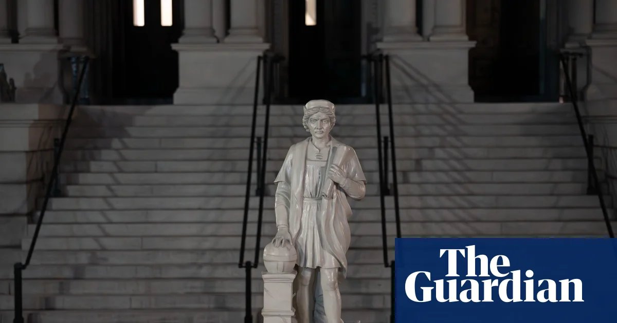 Trump erects statue of Christopher Columbus in White House grounds | Donald Trump