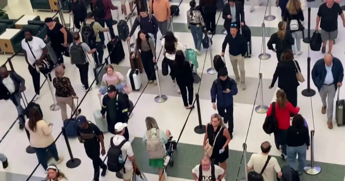 Trump says he will sign order to pay TSA workers following weeks of long lines