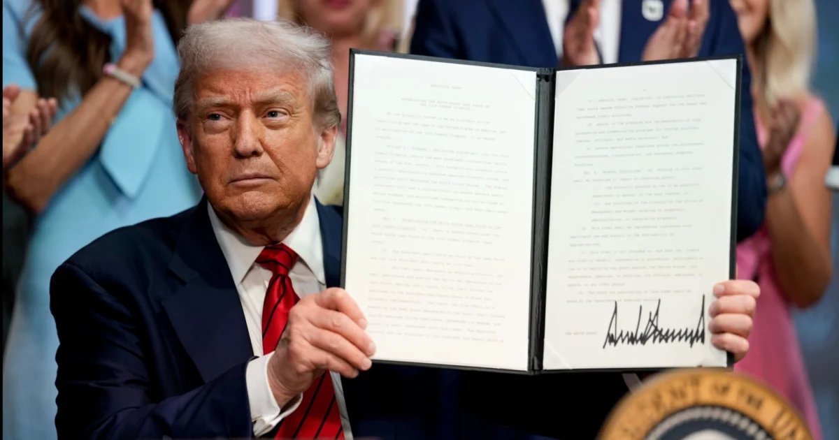 Trump’s Signature to Appear on Paper Currency in Historic First