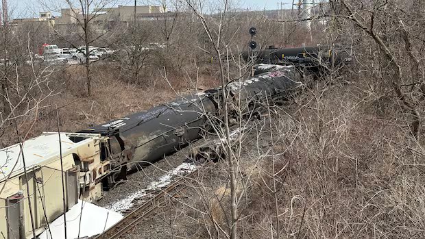 Train derails in St. Catharines, Ont., CN Railway investigating