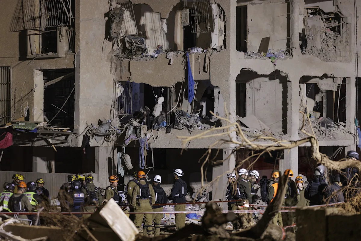 Traders Brace for Turbulent Open as War Rages On