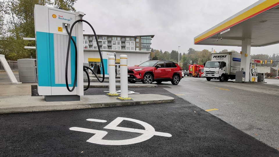 Rebate pauses and 'bad vibes' drive B.C. drivers toward hybrids