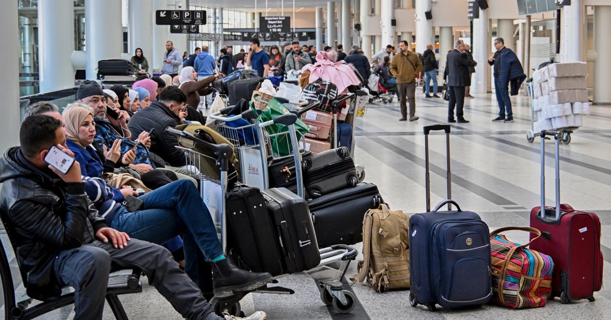 Trump administration under fire as thousands of Americans are stranded in war zone 