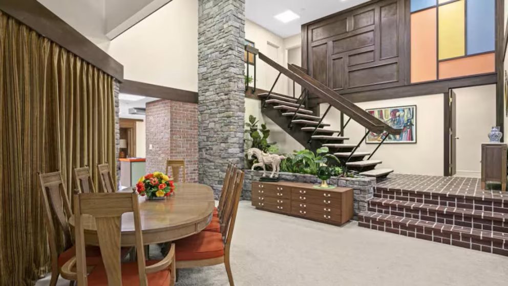 WATCH:  'Brady Bunch' house designated as historical-cultural monument