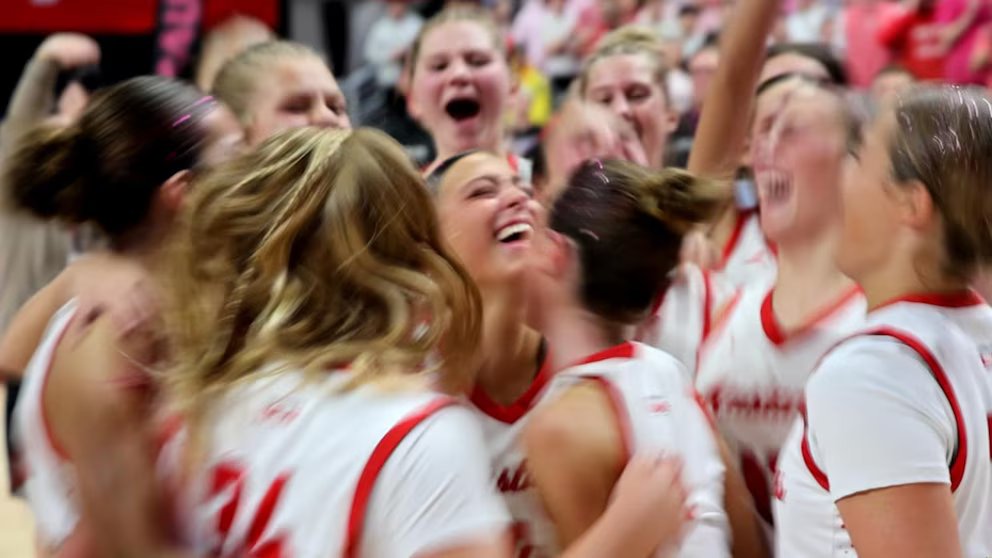 Video Iowa high school basketball player scores 8 points in 19 seconds