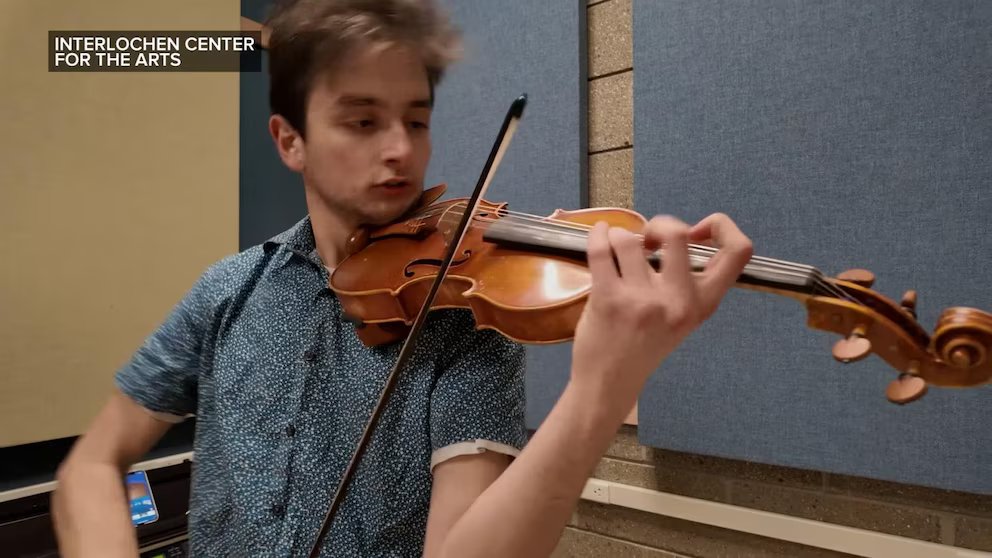 WATCH:  Syrian student turns to classical violin, nabs scholarship