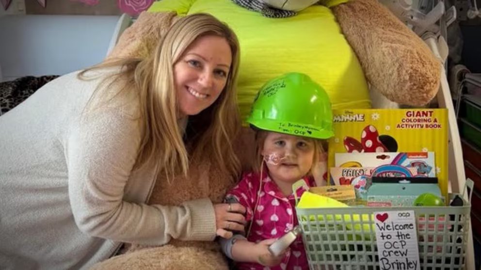 Video 4-year-old waiting for transplant gets messages of hope from construction crew
