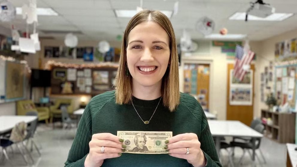 WATCH:  Teacher's $20 kindness challenge spreads