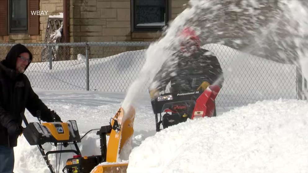 WATCH:  Winter storm snarls travel as strong winds lash Eastern US