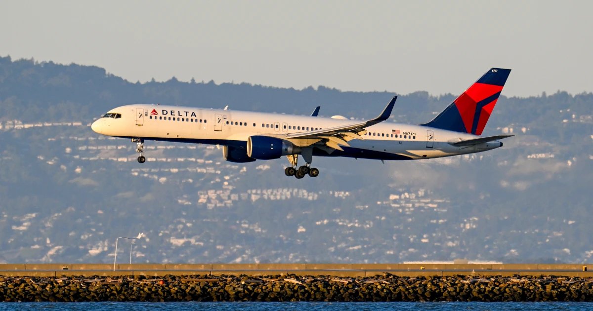 Delta suspends specialty services for congressional members amid shutdown-driven TSA delays