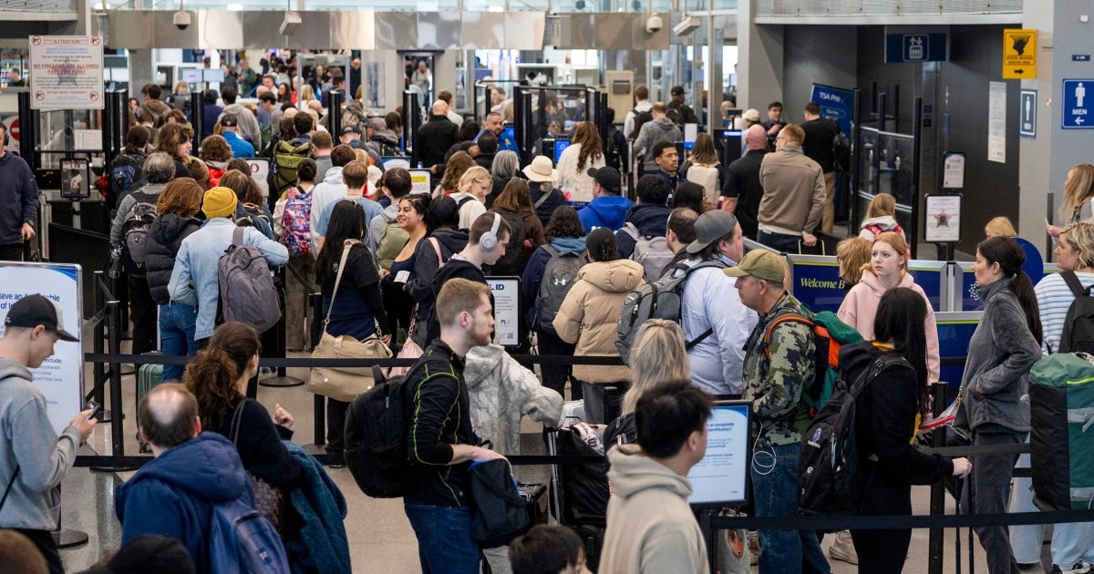 Travelers frustrated with Washington as shutdown drags on: ‘I blame them all’
