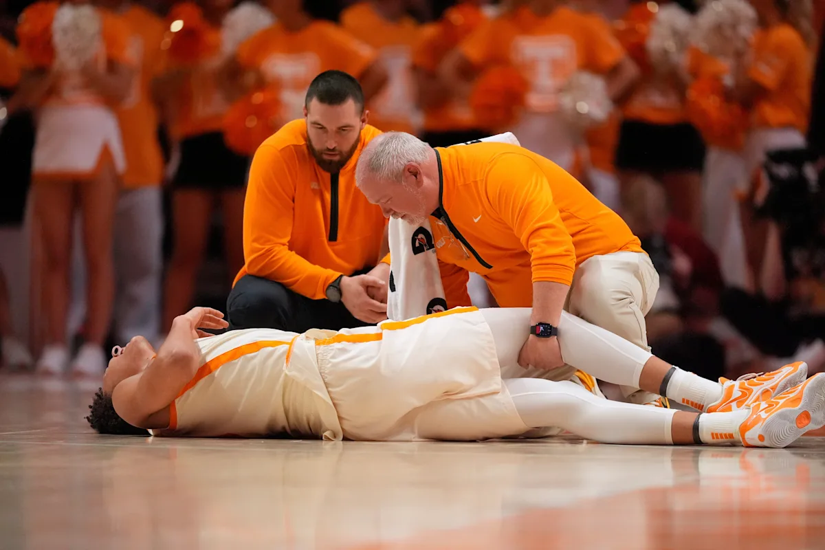 Tennessee’s Nate Ament won’t play Tuesday at South Carolina after injuring his leg against Alabama
