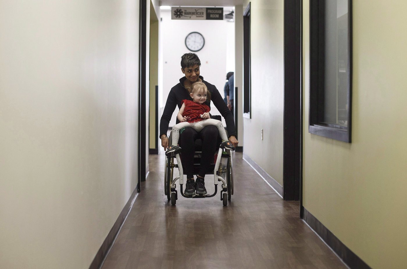 Alberta NDP, advocates call on province to take action on accessibility standards