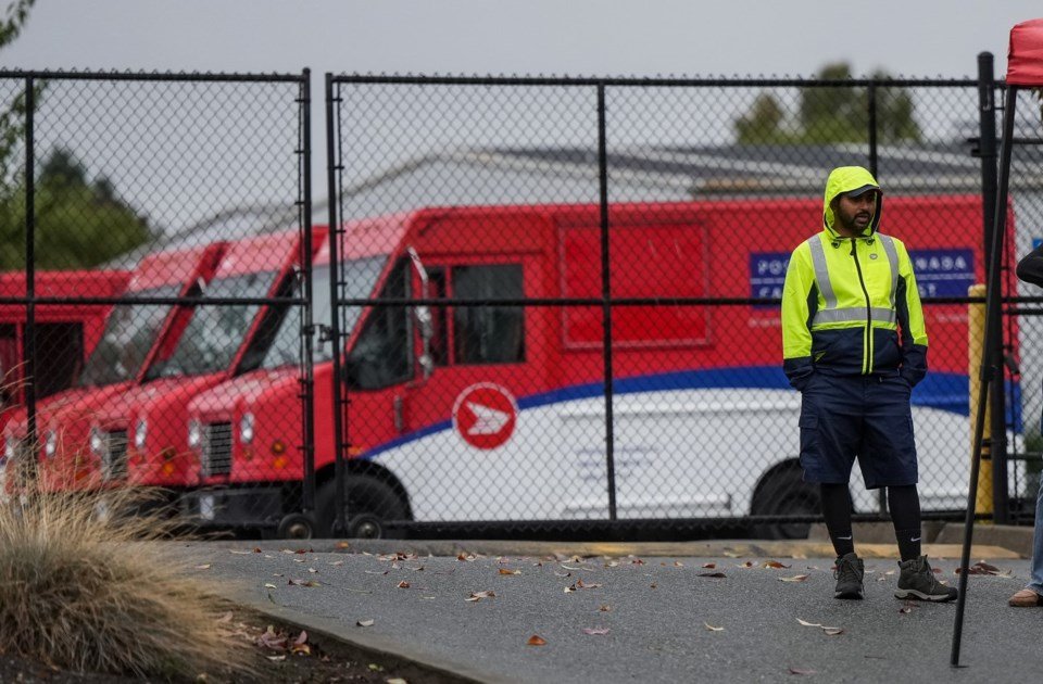 Union president asks Canada Post workers to reject tentative agreement
