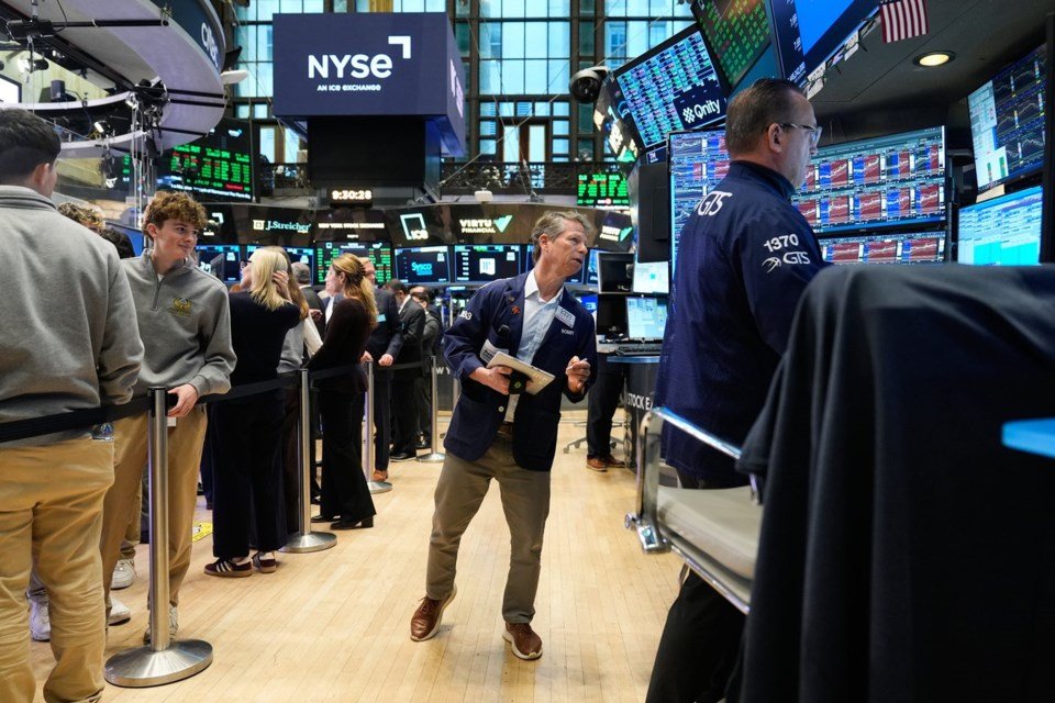 US stocks bounce back as crude oil prices stabilize