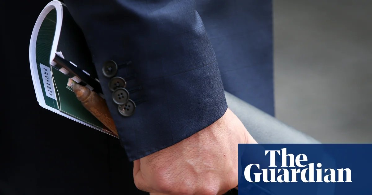 Auction clearance rate slumps to 57% nationwide as interest rate hikes prompt Australians to sell | Housing