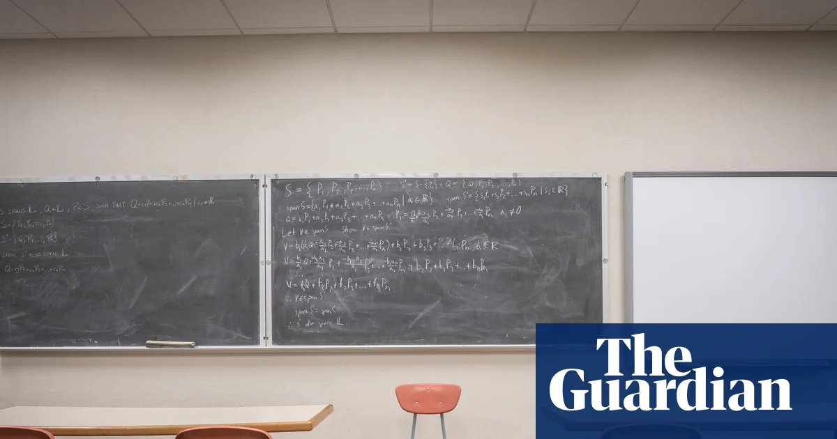 Teachers in Victoria strike for first time in 13 years, with classes cancelled at about 500 public schools | Victoria