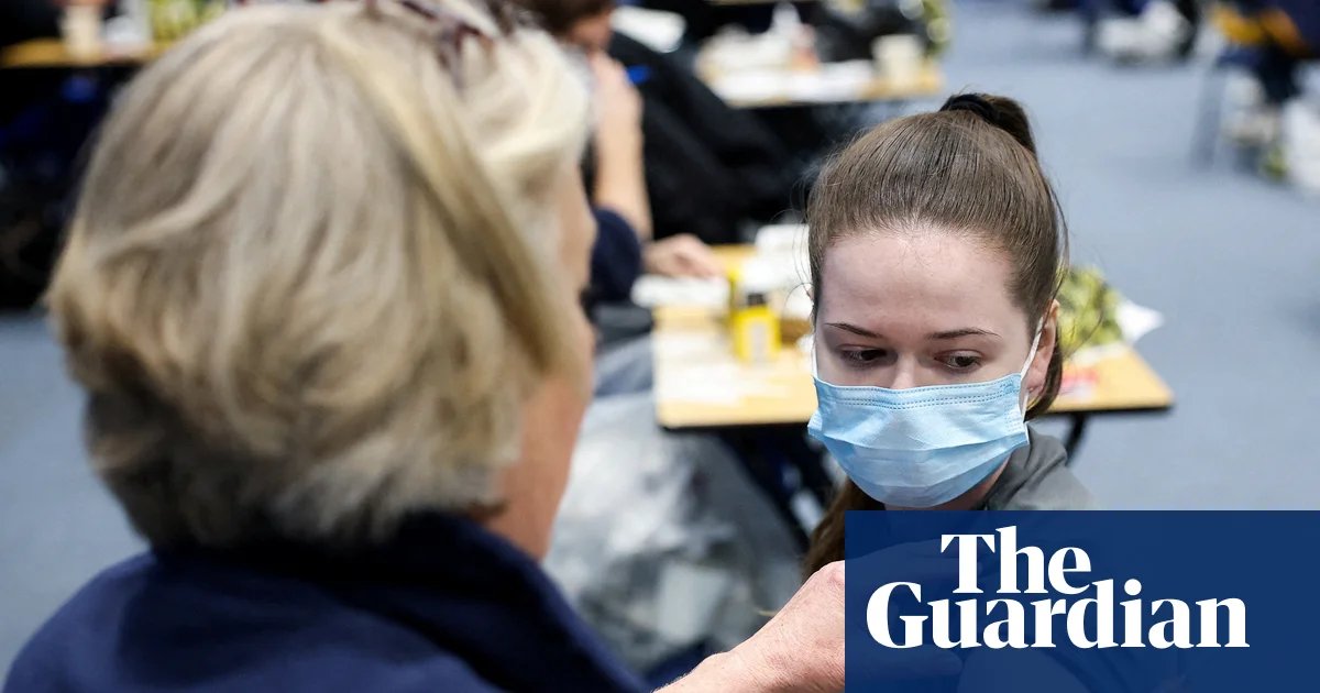 Meningitis B vaccine scheme widened to include some year 11 pupils in Kent | Meningitis