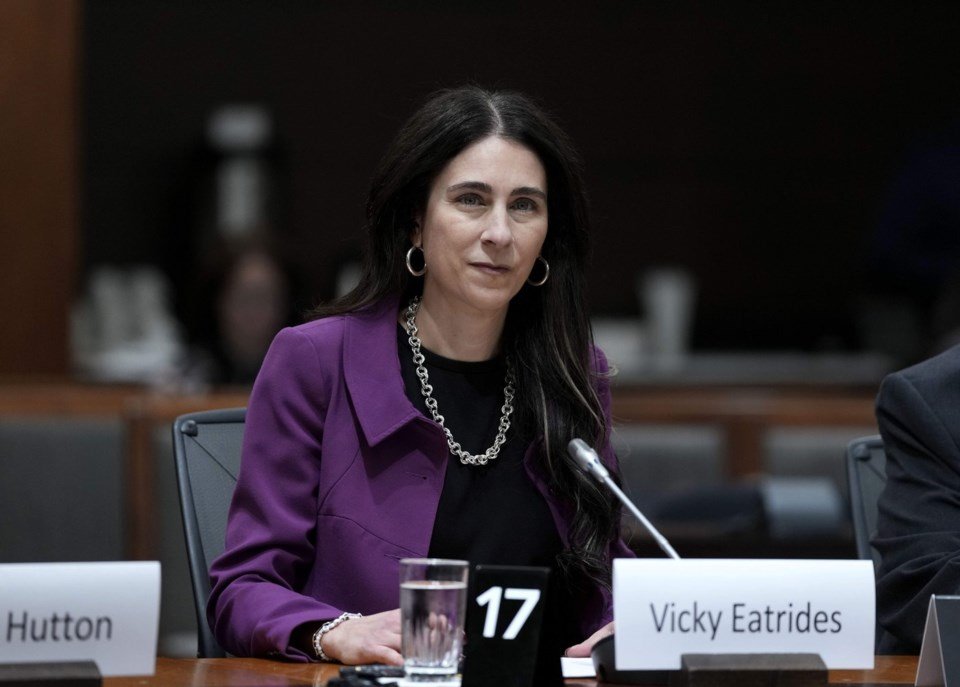 CRTC to eliminate fees when cancelling or switching cellphone and internet plans