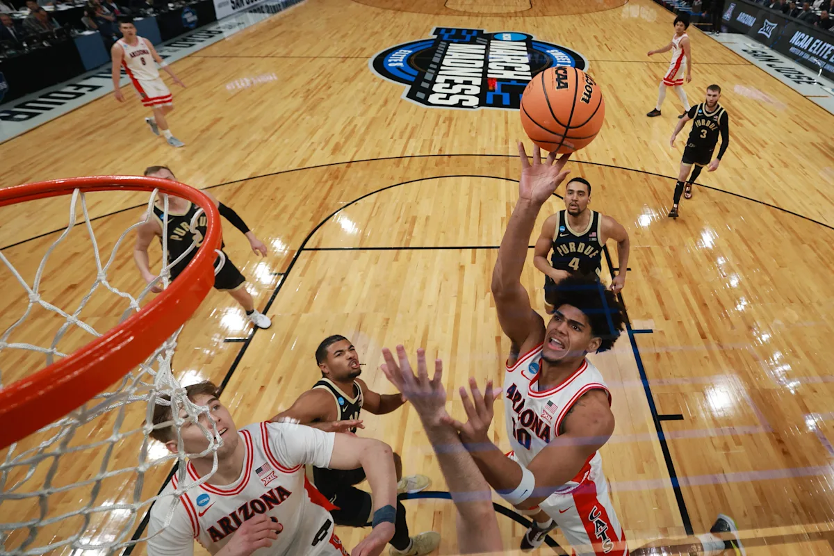 Arizona cuts down nets, reaches Final Four for first time since 2001