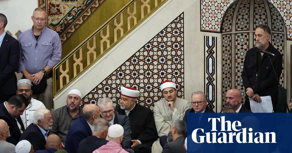 Anthony Albanese claims hecklers at Lakemba mosque unhappy Labor outlawed ‘extremist organisations’ | Anthony Albanese