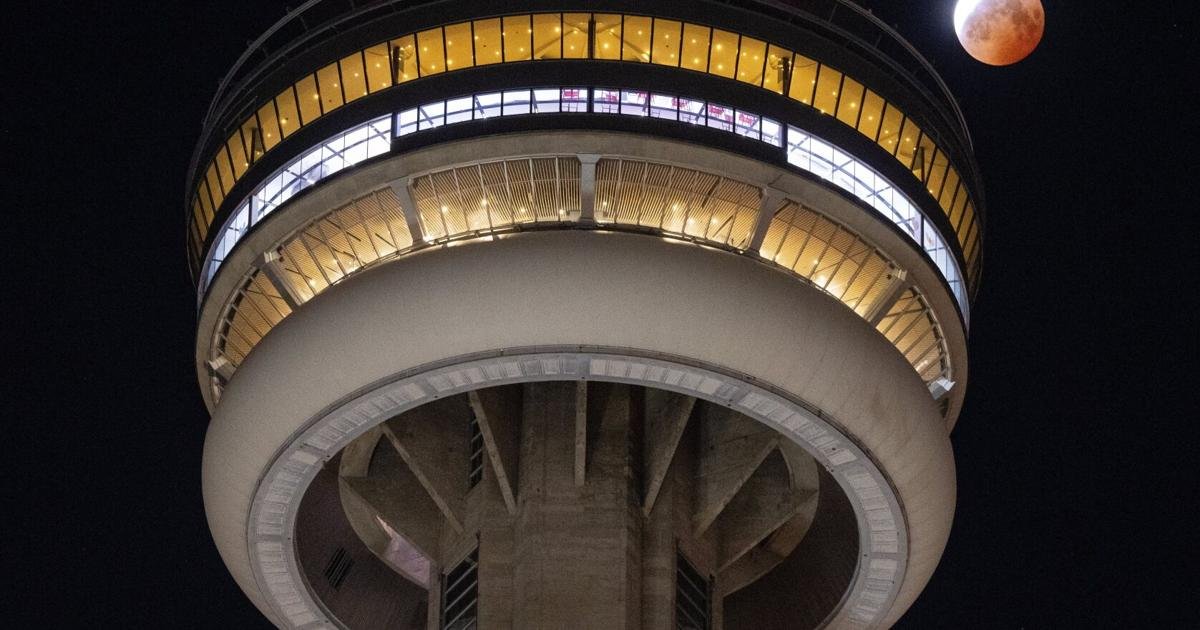 Toronto's first 'blood moon' of 2026 will glow early Tuesday morning. Here's what you need to know