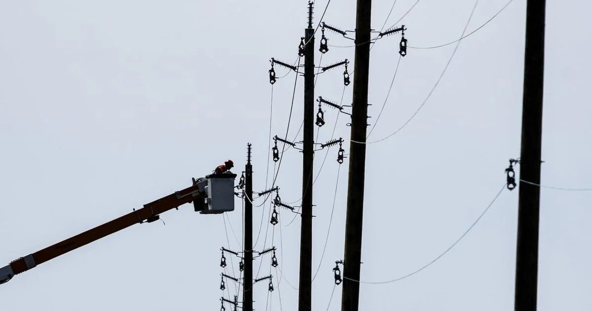 Thousands without power as Ontario hit with high winds