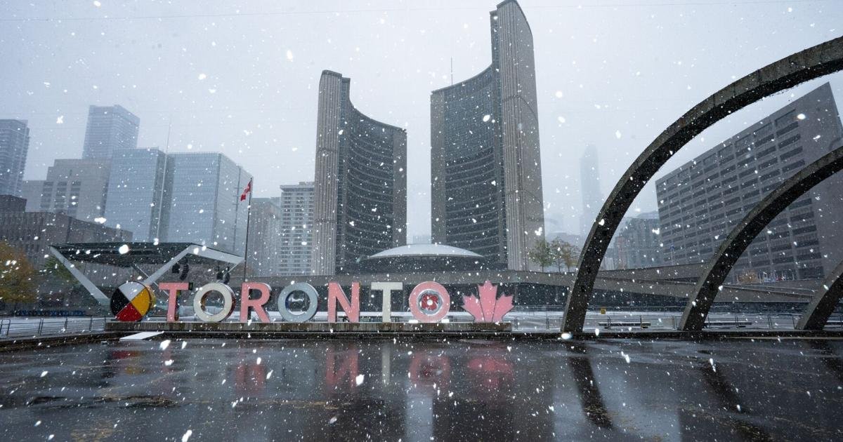 Flurries, freezing rain in store for Toronto before spring officially arrives Friday