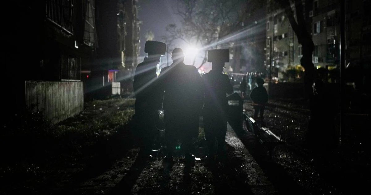 Trump threatens attacks on Iranian power plants over opening Strait of Hormuz