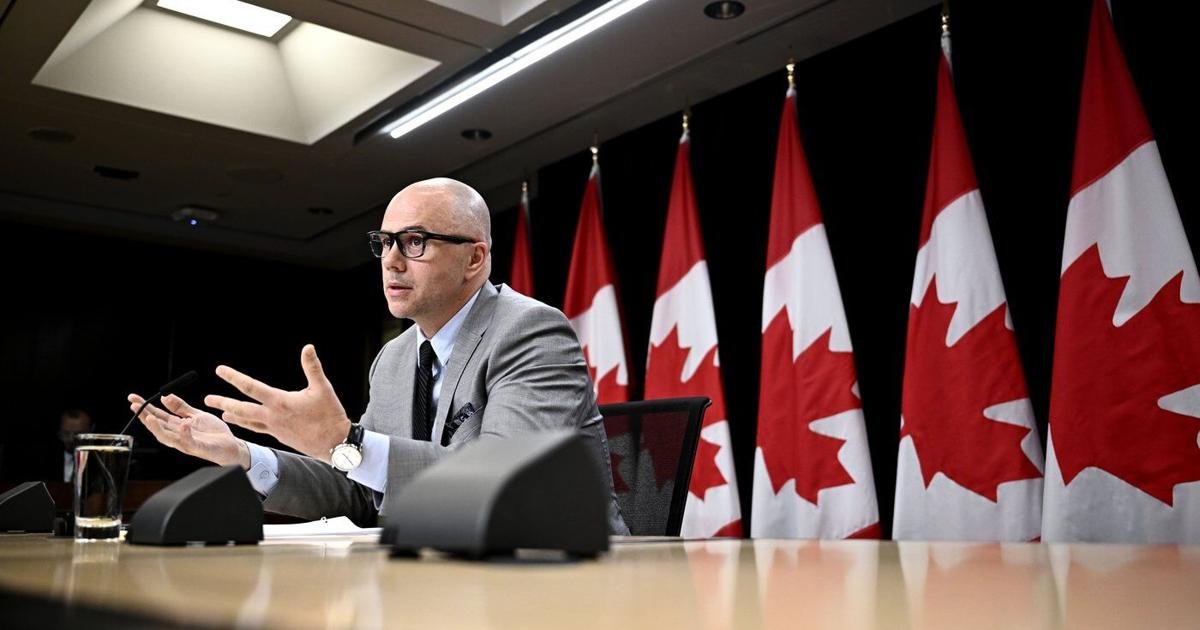 Public servant 'scared' to retire due to problems with Phoenix pay system