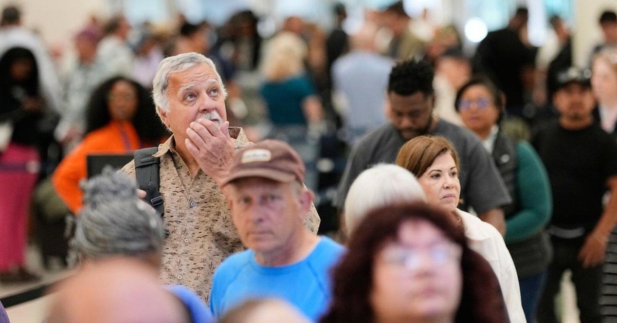 Record-high passenger wait times at airports, but no deal yet on the 40th day of the shutdown